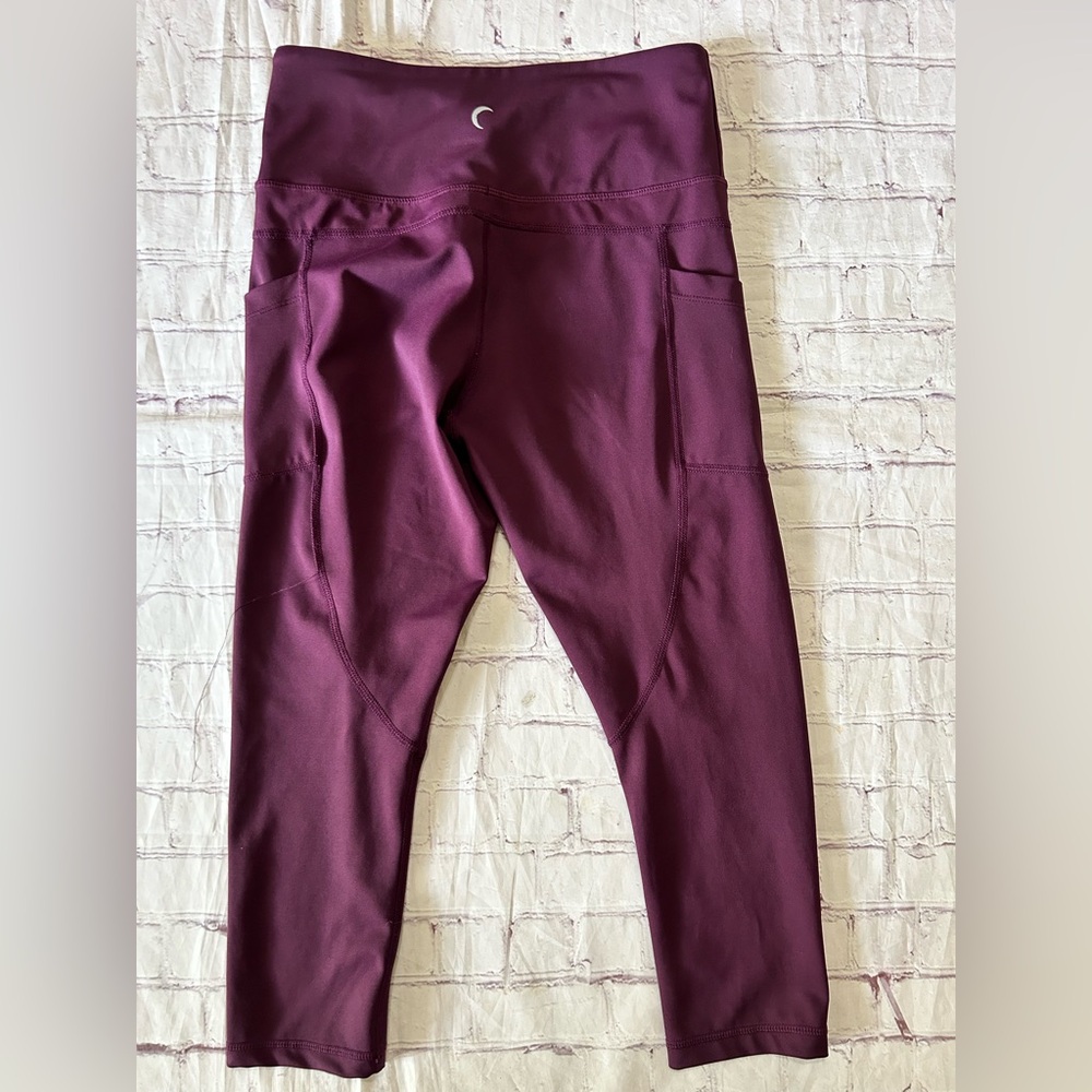 Zyia Active Cropped Light & Tight Leggings Deep Bergundy Size 6 - 8 - Picture 3 of 4